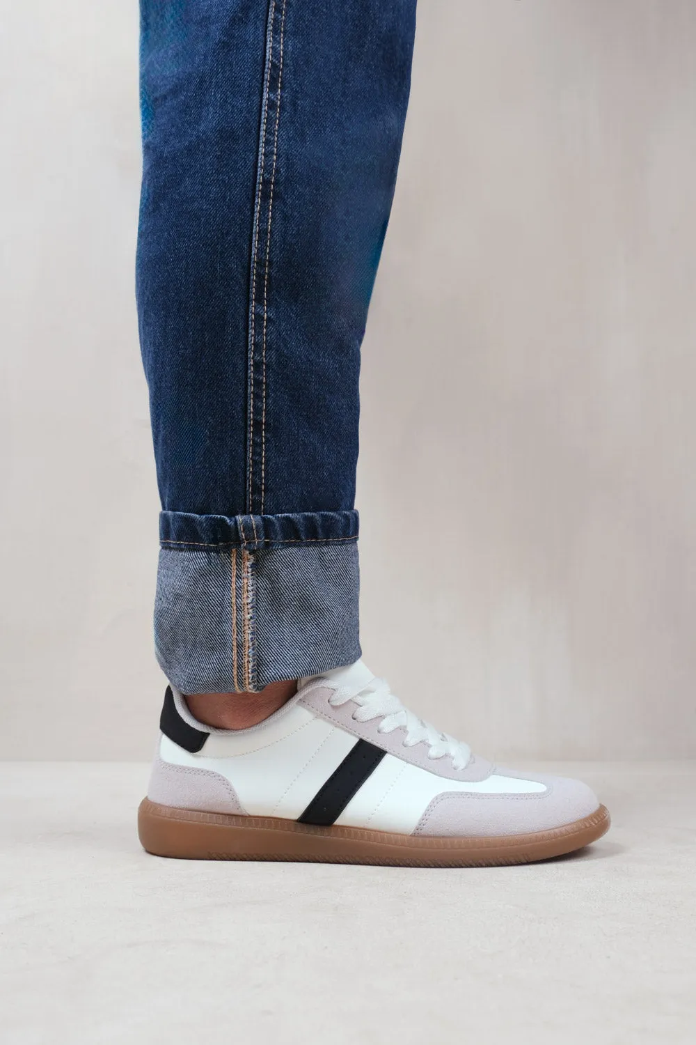 PACE CONTRAST PANEL LACE UP GUM SOLE TRAINERS IN WHITE